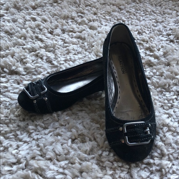 Kenneth Cole Reaction Black Flats - Picture 2 of 8